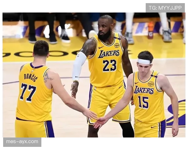 詹姆斯关键战得分结构变化：无球占比提升改变湖人进攻生态