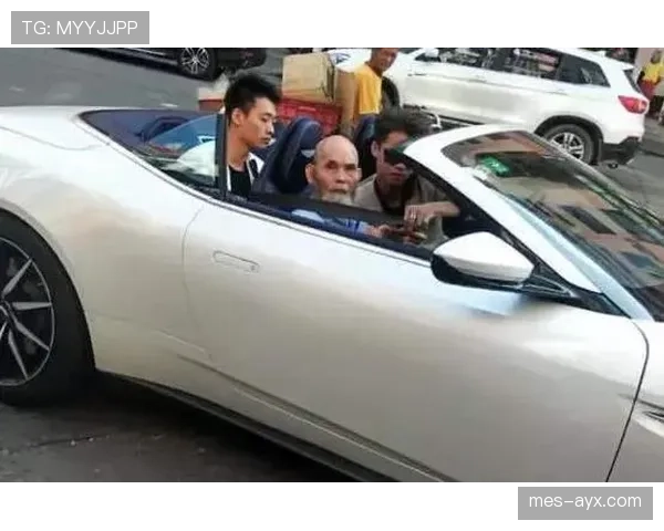 覃海洋又换豪车了，隔壁老王都看呆了这日子咋这么“飘”